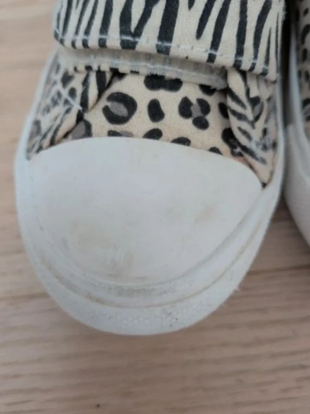 H&M sneakers Hook and Loop tiger and leopard print size 9.5